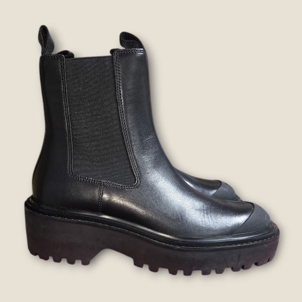 NIB Tory Burch Black Platform Chelsea Boots